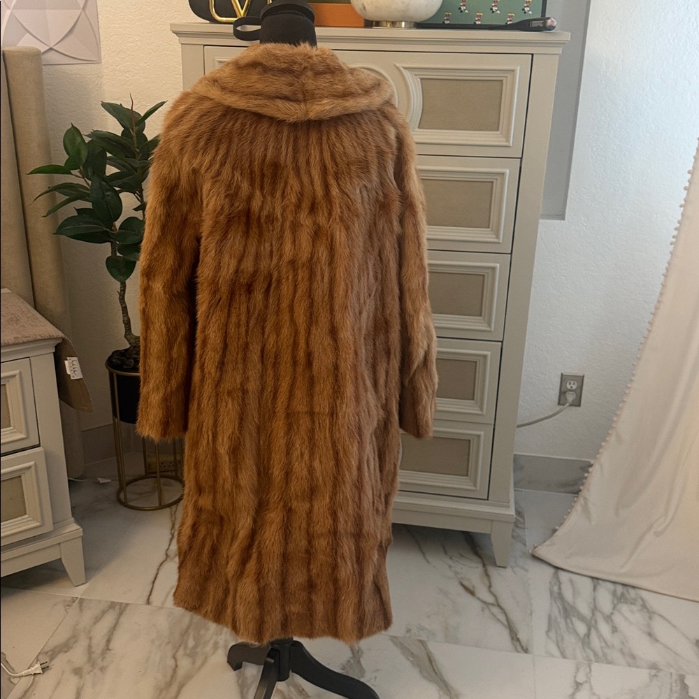 Elegant Brown Fur Coat - Picture 6 of 10